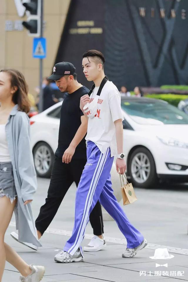 为什么时尚达人今年都喜欢穿这条裤子? 为什么时尚达人今年都喜欢穿这条裤子?