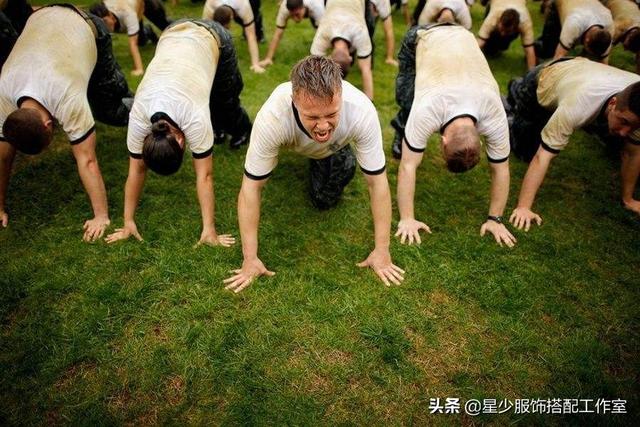 男人穿T恤太平凡?掌握这3点,基础款也能很性感 男人穿T恤太平凡?掌握这3点,基础款也能很性感