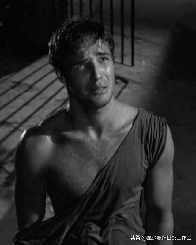 男人穿T恤太平凡?掌握这3点,基础款也能很性感 男人穿T恤太平凡?掌握这3点,基础款也能很性感