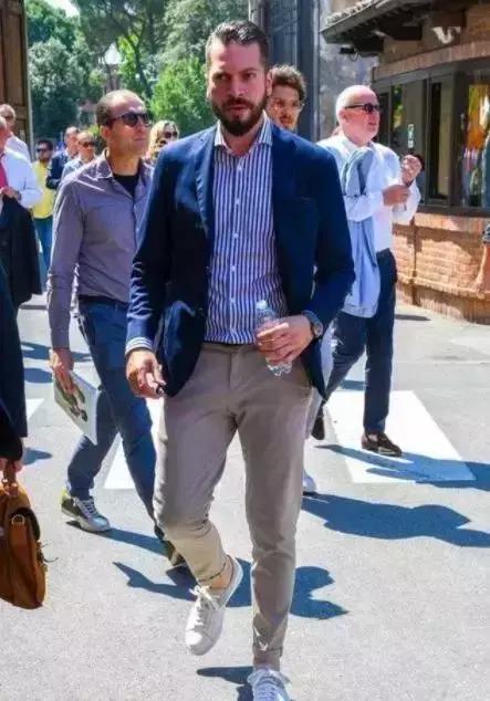 摆脱西装的沉闷感,怎么才能穿得更年轻? 摆脱西装的沉闷感,怎么才能穿得更年轻?