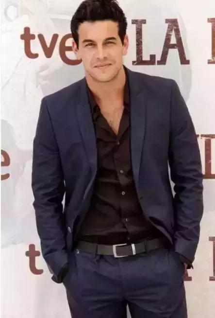 摆脱西装的沉闷感,怎么才能穿得更年轻? 摆脱西装的沉闷感,怎么才能穿得更年轻?