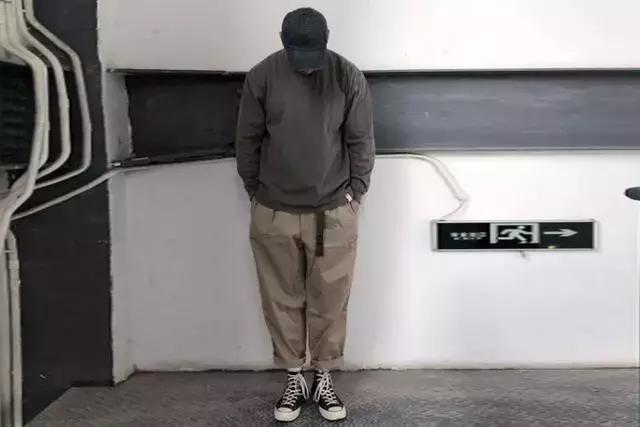 大地色穿搭才是正解,不上黑白灰! 大地色穿搭才是正解,不上黑白灰!