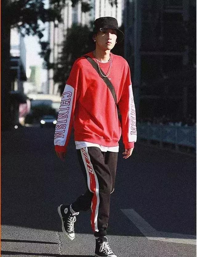 能把卫衣穿好的男人,才是真正懂穿衣的男神! 能把卫衣穿好的男人,才是真正懂穿衣的男神!