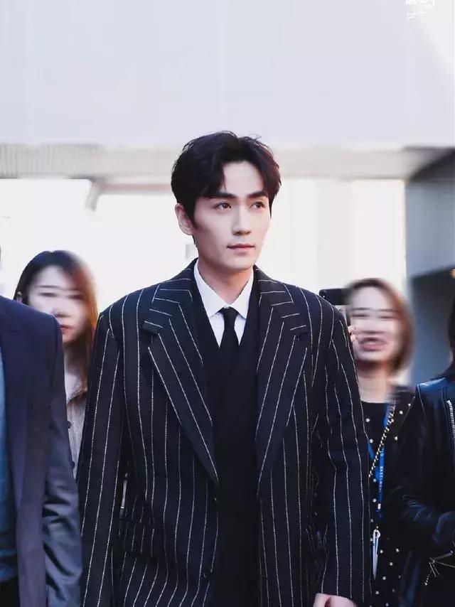 同穿条纹衫,林彦俊撞上朱一龙! 同穿条纹衫,林彦俊撞上朱一龙!