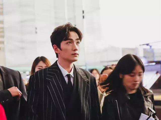 同穿条纹衫,林彦俊撞上朱一龙! 同穿条纹衫,林彦俊撞上朱一龙!