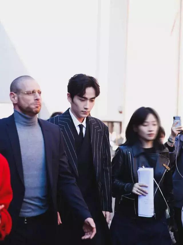 同穿条纹衫,林彦俊撞上朱一龙! 同穿条纹衫,林彦俊撞上朱一龙!