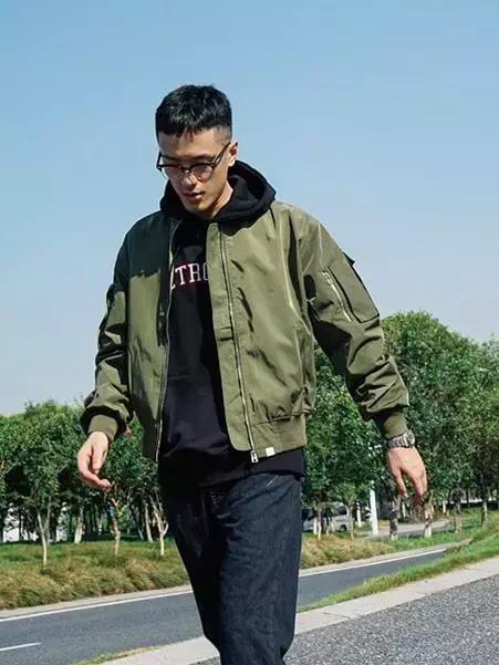 只会飞行夹克+卫衣?这7个小技巧让你玩转飞行夹克 只会飞行夹克+卫衣?这7个小技巧让你玩转飞行夹克