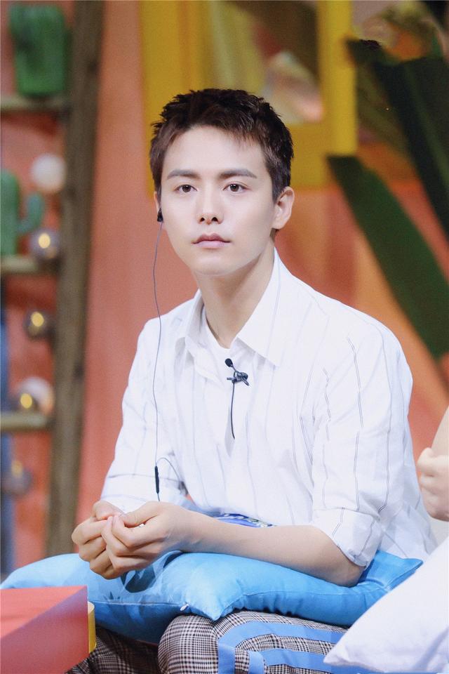 马天宇私下穿搭简约帅气,剪寸头更看不出年纪了 马天宇私下穿搭简约帅气,剪寸头更看不出年纪了