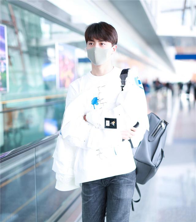 马天宇私下穿搭简约帅气,剪寸头更看不出年纪了 马天宇私下穿搭简约帅气,剪寸头更看不出年纪了