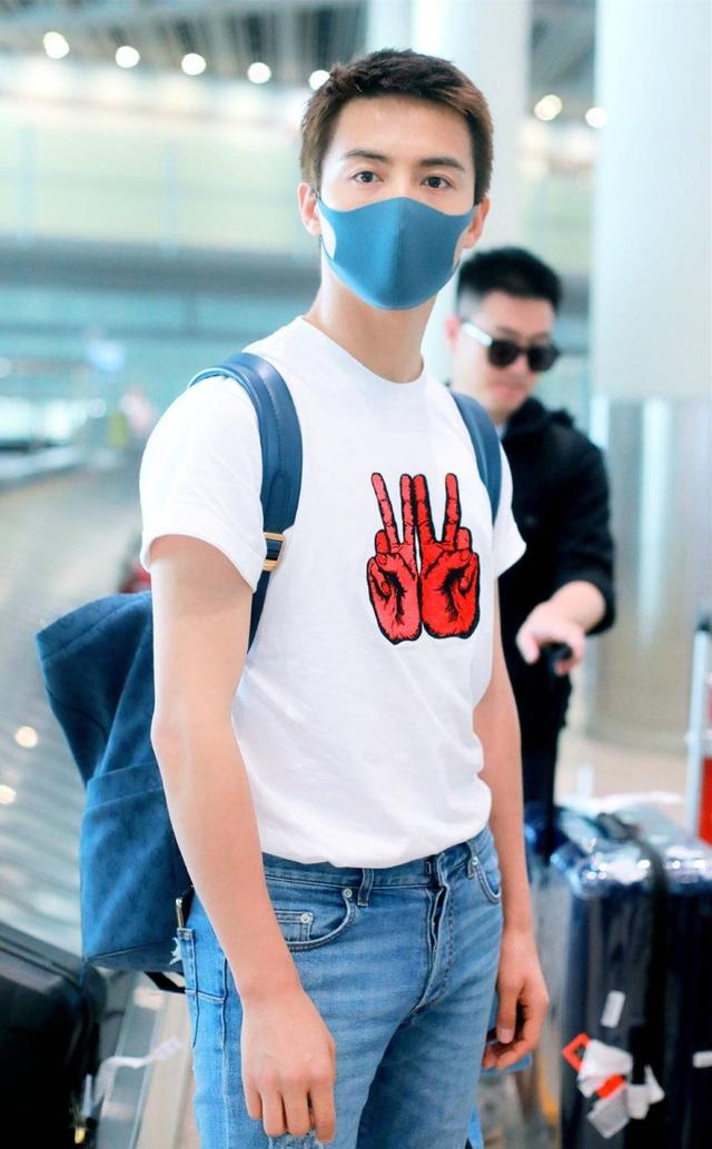 马天宇私下穿搭简约帅气,剪寸头更看不出年纪了 马天宇私下穿搭简约帅气,剪寸头更看不出年纪了