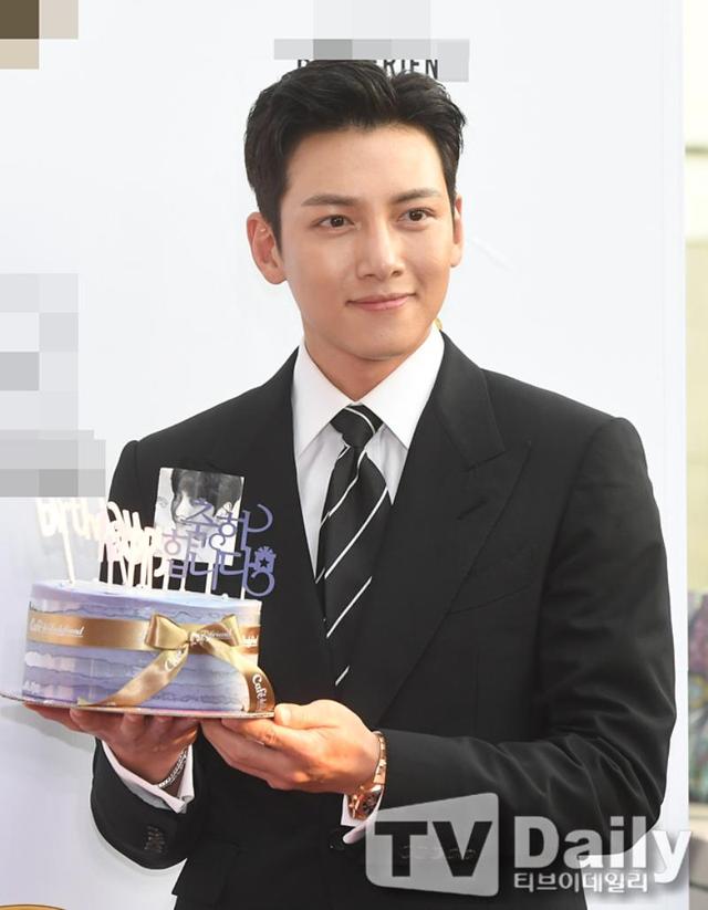 池昌旭出席品牌活动!好久不见的西装Look,真的非常帅气呢 池昌旭出席品牌活动!好久不见的西装Look,真的非常帅气呢