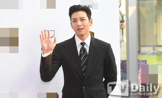 池昌旭出席品牌活动!好久不见的西装Look,真的非常帅气呢 池昌旭出席品牌活动!好久不见的西装Look,真的非常帅气呢