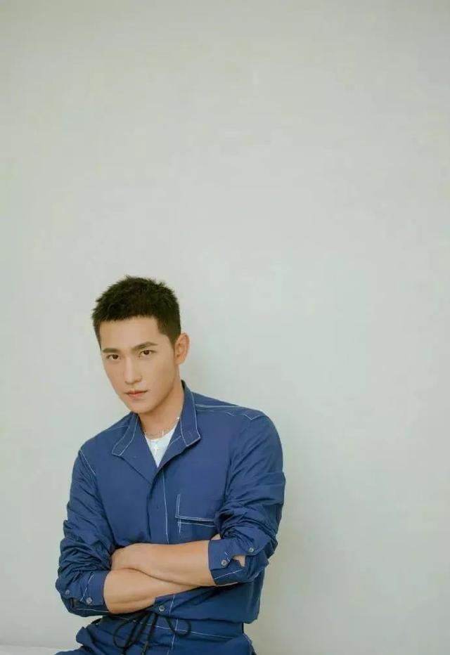 杨洋最新垃圾分类时尚LOOK,阳刚帅气,夏日可以一试 杨洋最新垃圾分类时尚LOOK,阳刚帅气,夏日可以一试