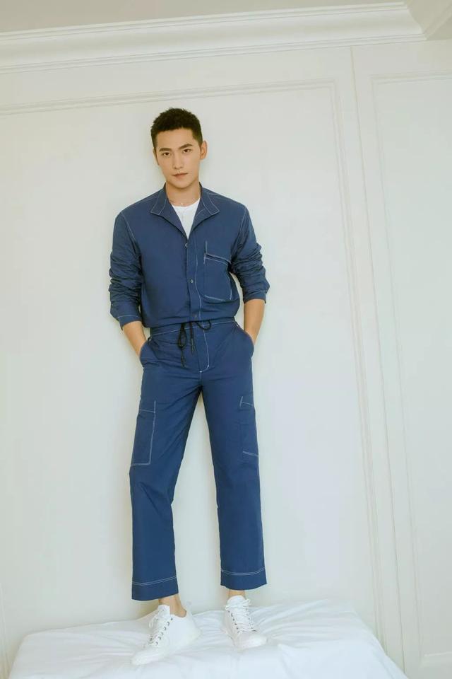 杨洋最新垃圾分类时尚LOOK,阳刚帅气,夏日可以一试 杨洋最新垃圾分类时尚LOOK,阳刚帅气,夏日可以一试