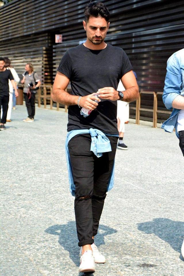 黑色T恤没选对,不但不显瘦反而会显胖 黑色T恤没选对,不但不显瘦反而会显胖