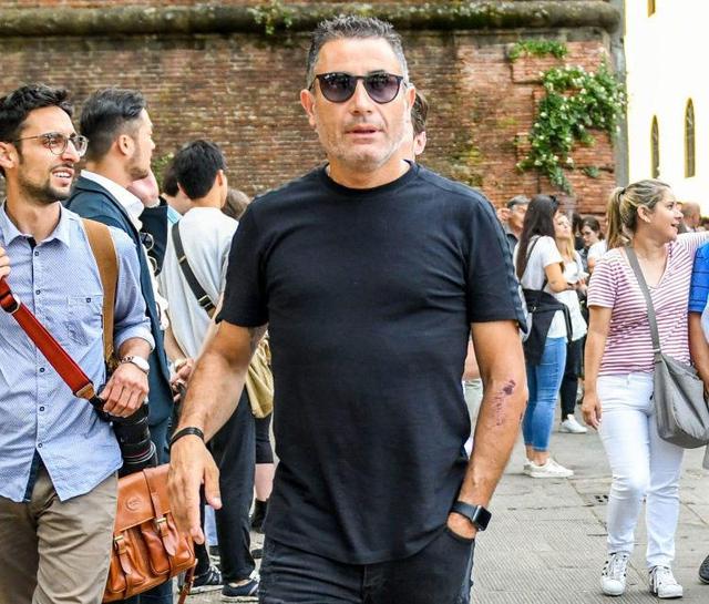 黑色T恤没选对,不但不显瘦反而会显胖 黑色T恤没选对,不但不显瘦反而会显胖