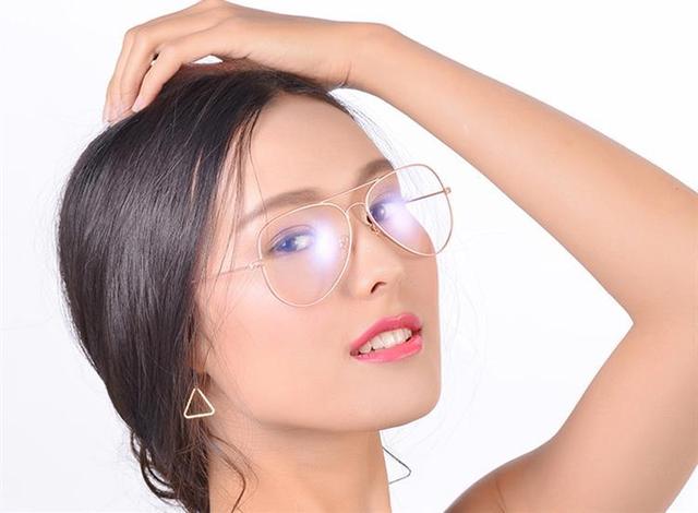 根据脸型选眼镜,学会颜值会翻倍 根据脸型选眼镜,学会颜值会翻倍