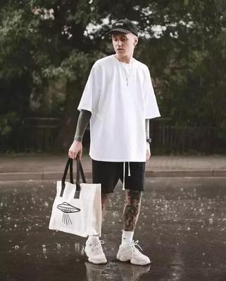 抢占夏日C位,先学好穿白T 抢占夏日C位,先学好穿白T