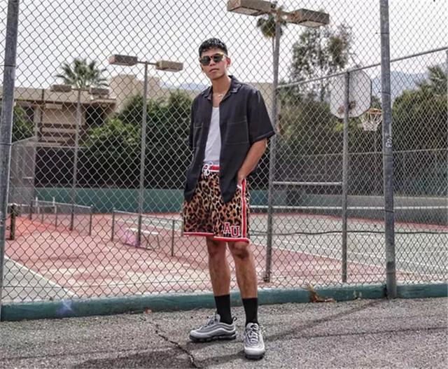 长得黑的男人该如何挑衣服? 长得黑的男人该如何挑衣服?