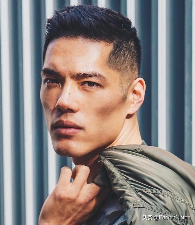 金小妹贴身保镖身材健硕样貌俊俏,变模特登杂志 金小妹贴身保镖身材健硕样貌俊俏,变模特登杂志