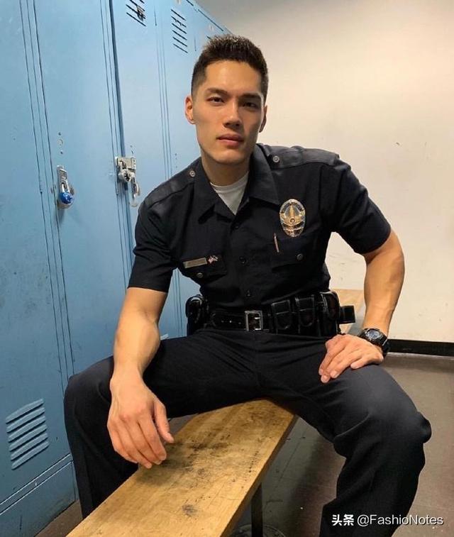 金小妹贴身保镖身材健硕样貌俊俏,变模特登杂志 金小妹贴身保镖身材健硕样貌俊俏,变模特登杂志