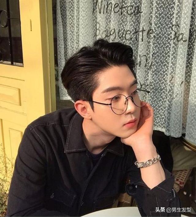 男生剪头发,别以为只有锅盖头,这4款发型,露出额头更帅气 男生剪头发,别以为只有锅盖头,这4款发型,露出额头更帅气