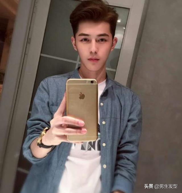 男生剪头发,别以为只有锅盖头,这4款发型,露出额头更帅气 男生剪头发,别以为只有锅盖头,这4款发型,露出额头更帅气