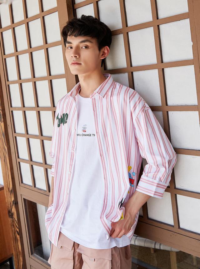 纯色衬衫太单调?条纹为你演绎夏日风情 纯色衬衫太单调?条纹为你演绎夏日风情