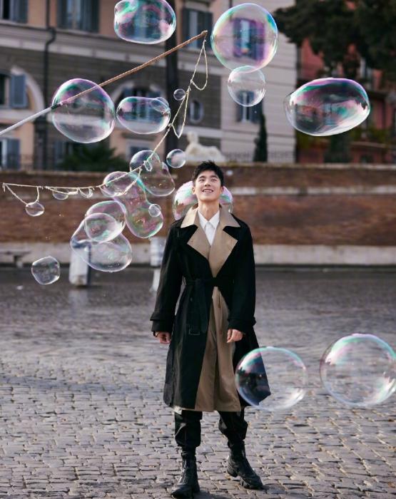 刘昊然简直是直男的穿衣模板!白色衬衫+牛仔裤干净清爽 刘昊然简直是直男的穿衣模板!白色衬衫+牛仔裤干净清爽