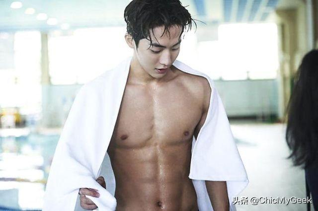 穿衣显瘦,脱衣有肉!韩国男星肌肉排行榜 穿衣显瘦,脱衣有肉!韩国男星肌肉排行榜