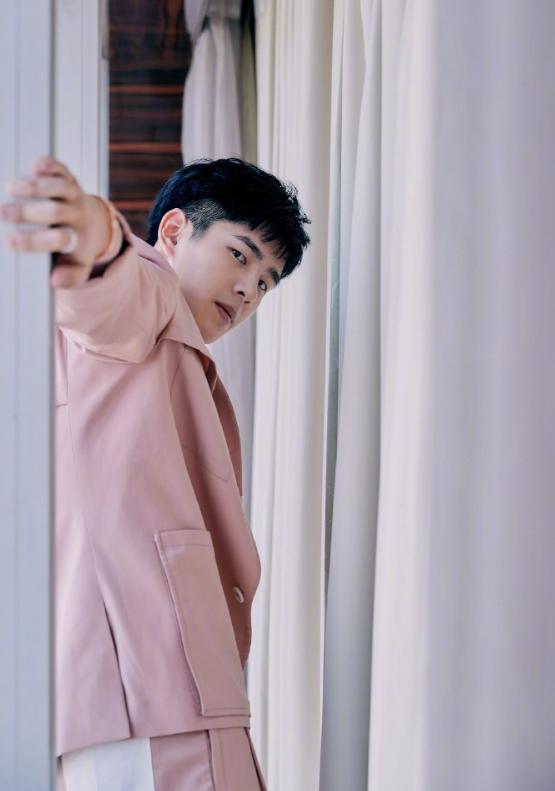 刘昊然简直是直男的穿衣模板!白色衬衫+牛仔裤干净清爽 刘昊然简直是直男的穿衣模板!白色衬衫+牛仔裤干净清爽