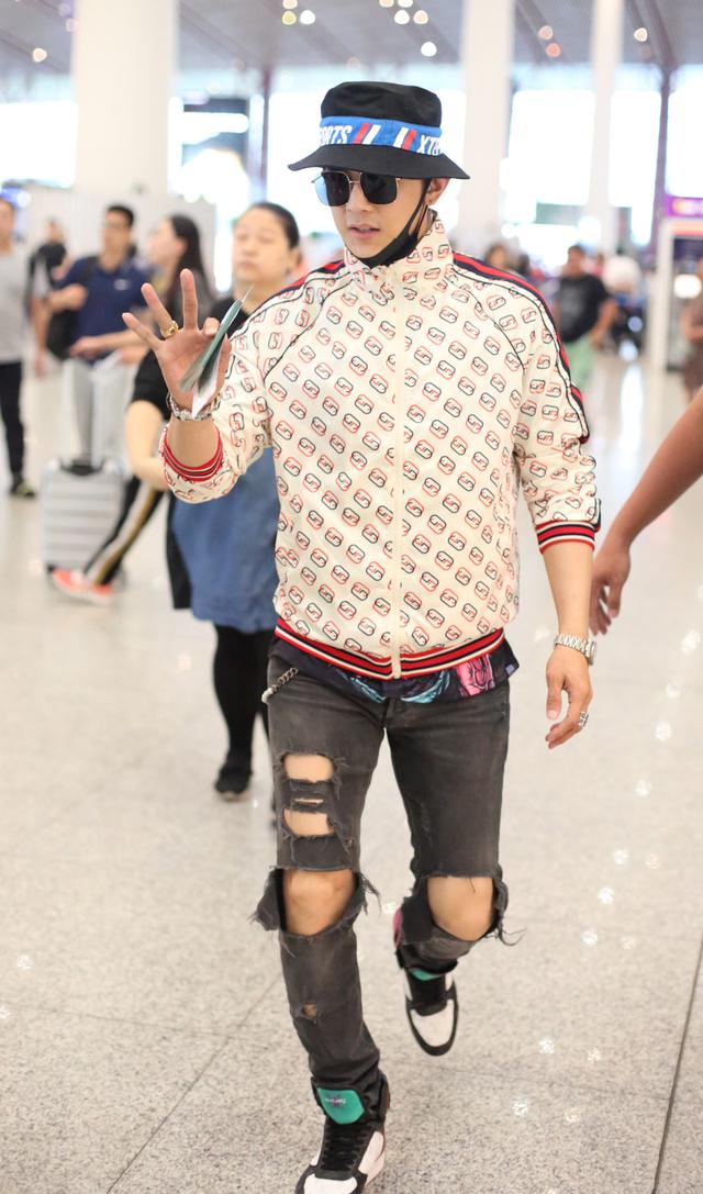 汪东城出道14年颜值不减,穿一万五外套前卫酷帅 汪东城出道14年颜值不减,穿一万五外套前卫酷帅