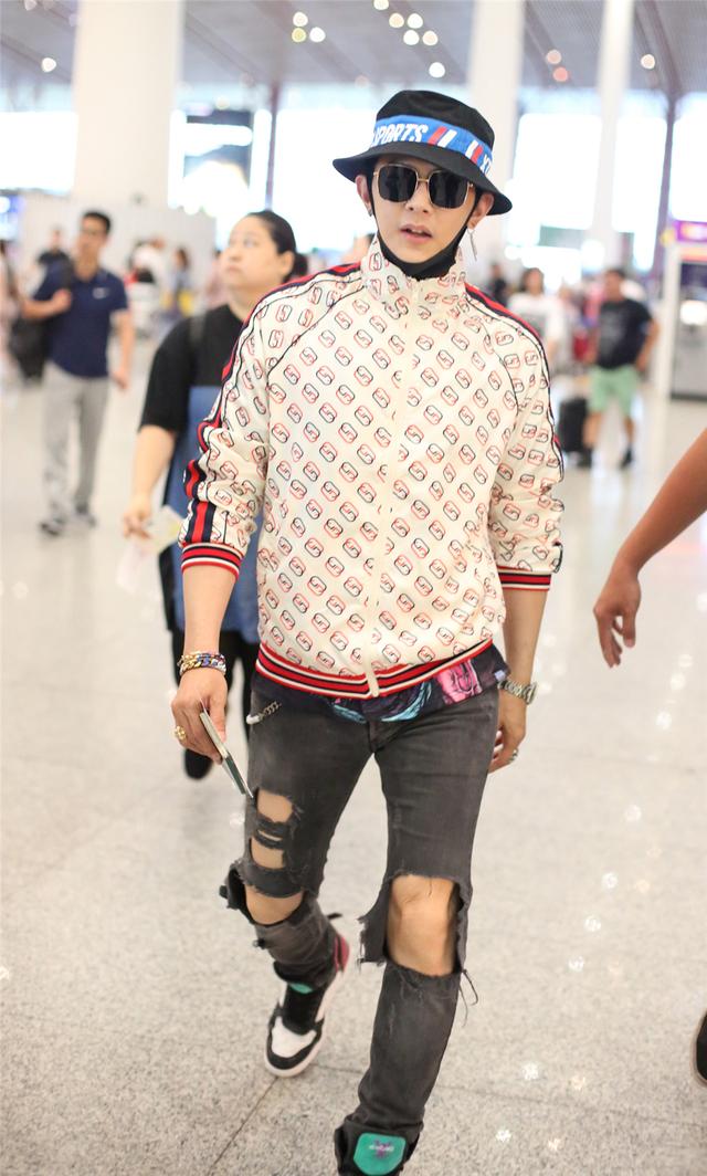 汪东城出道14年颜值不减,穿一万五外套前卫酷帅 汪东城出道14年颜值不减,穿一万五外套前卫酷帅