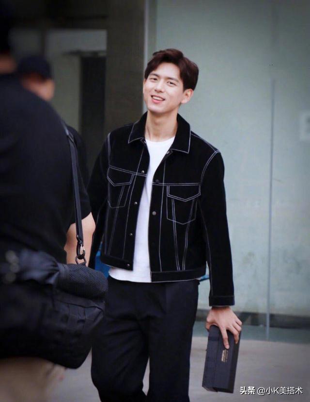 李现录制《非常静距离》,大背头换斜刘海,露额头帅气十足 李现录制《非常静距离》,大背头换斜刘海,露额头帅气十足