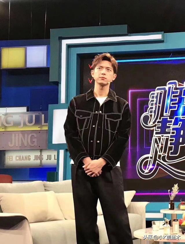 李现录制《非常静距离》,大背头换斜刘海,露额头帅气十足 李现录制《非常静距离》,大背头换斜刘海,露额头帅气十足