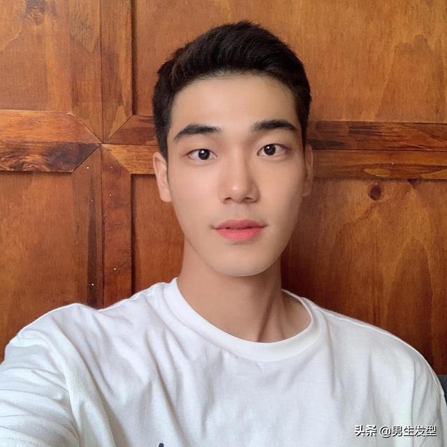 男生千万别留“过耳”发型,这4款短发刚刚好,帅气又时尚 男生千万别留“过耳”发型,这4款短发刚刚好,帅气又时尚