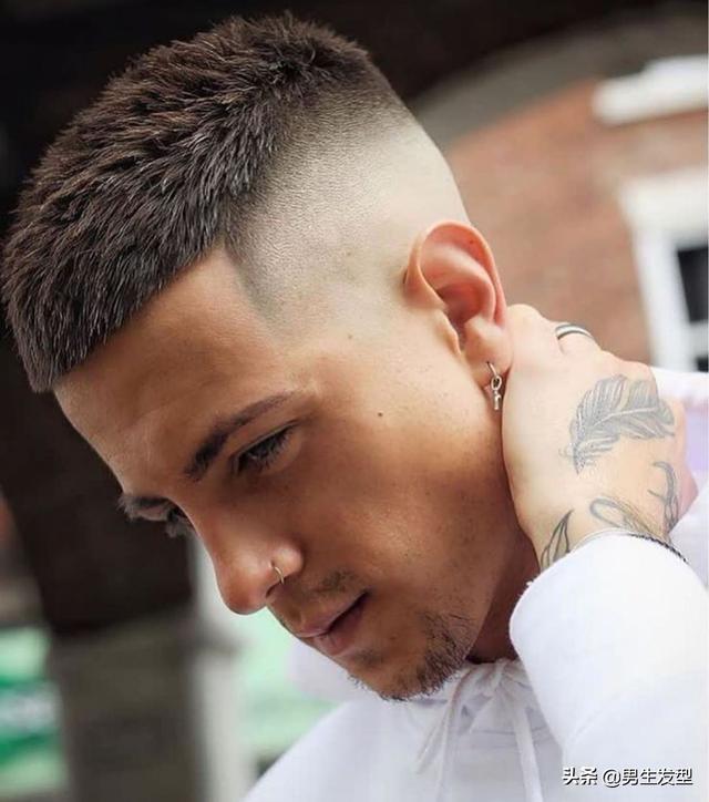 男生千万别留“过耳”发型,这4款短发刚刚好,帅气又时尚 男生千万别留“过耳”发型,这4款短发刚刚好,帅气又时尚