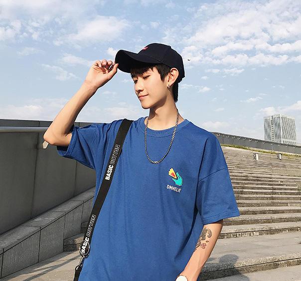 秒变18岁少年?这三种颜色的T恤来助你 秒变18岁少年?这三种颜色的T恤来助你