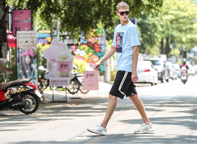 秒变18岁少年?这三种颜色的T恤来助你 秒变18岁少年?这三种颜色的T恤来助你