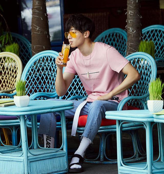 秒变18岁少年?这三种颜色的T恤来助你 秒变18岁少年?这三种颜色的T恤来助你