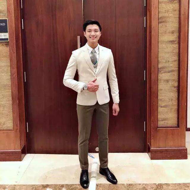 越南帅气空少,坚持健身游泳保持身材,引无数乘客犯花痴 越南帅气空少,坚持健身游泳保持身材,引无数乘客犯花痴