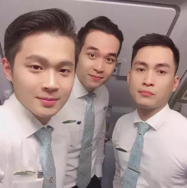 越南帅气空少,坚持健身游泳保持身材,引无数乘客犯花痴 越南帅气空少,坚持健身游泳保持身材,引无数乘客犯花痴