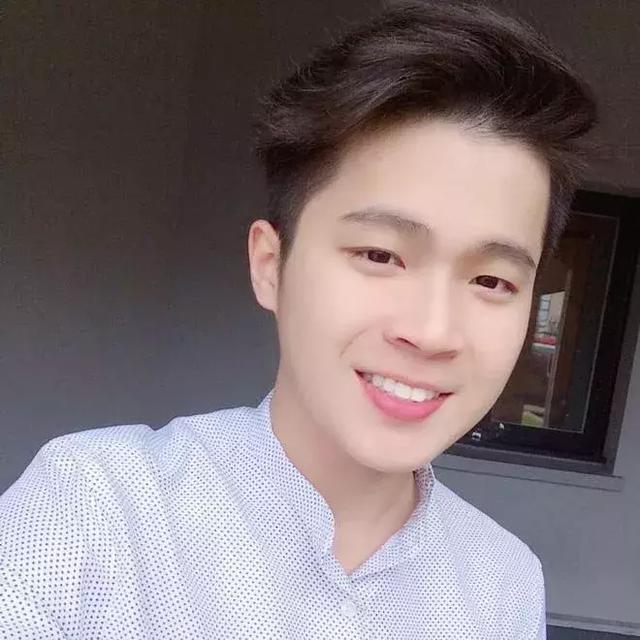 越南帅气空少,坚持健身游泳保持身材,引无数乘客犯花痴 越南帅气空少,坚持健身游泳保持身材,引无数乘客犯花痴