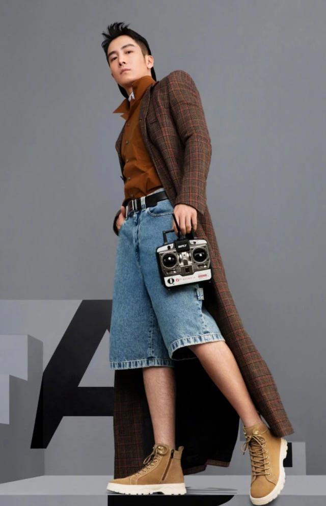 看到盛一伦的“冰淇淋男友”穿搭,感觉夏天凉爽很多 看到盛一伦的“冰淇淋男友”穿搭,感觉夏天凉爽很多