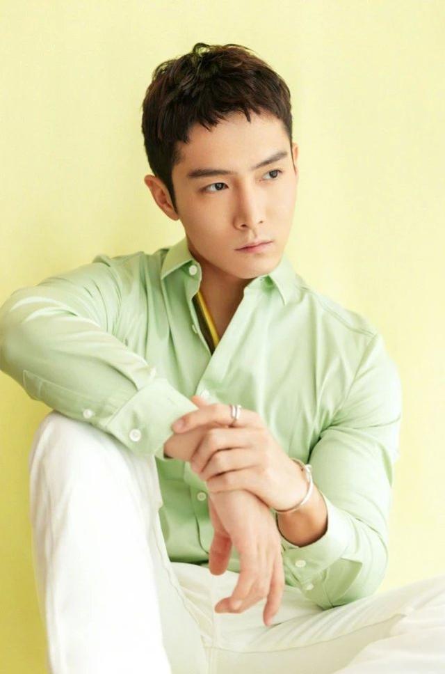 看到盛一伦的“冰淇淋男友”穿搭,感觉夏天凉爽很多 看到盛一伦的“冰淇淋男友”穿搭,感觉夏天凉爽很多