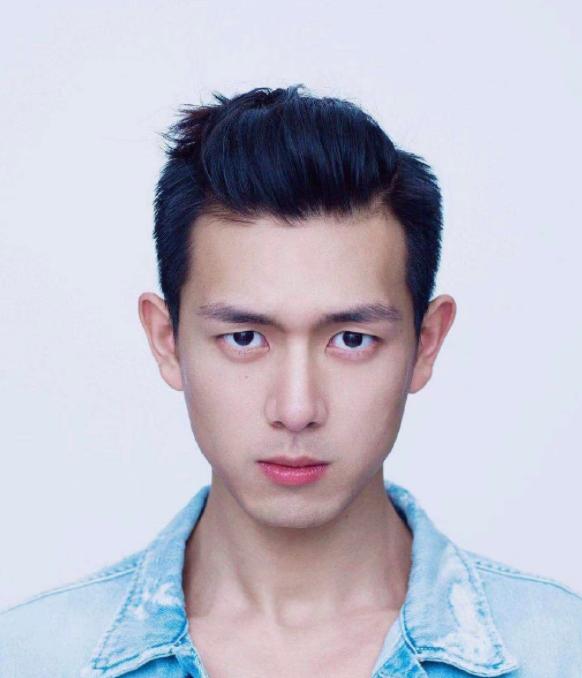 李现“证件照”走红,素颜还不洗头,这颜值还能媲美彭于晏 李现“证件照”走红,素颜还不洗头,这颜值还能媲美彭于晏