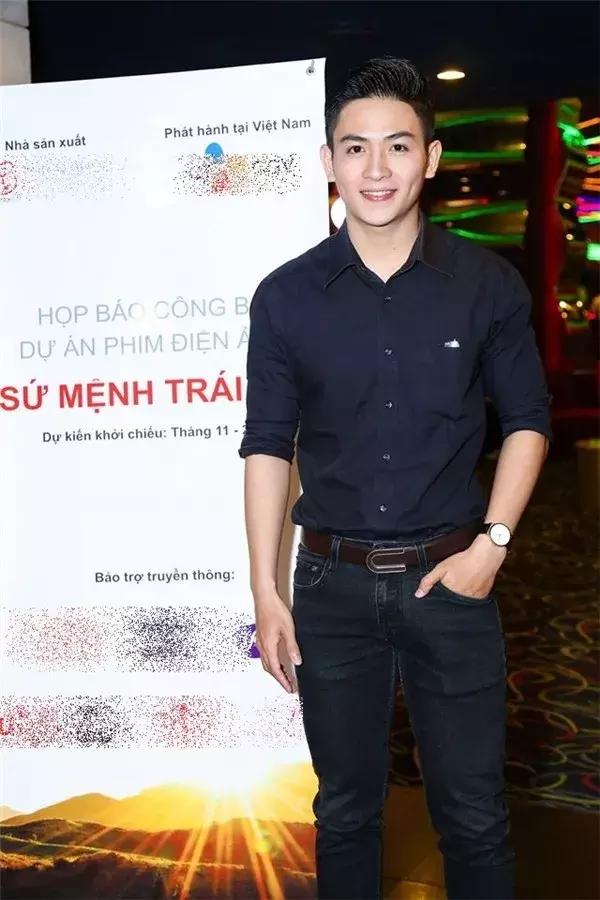 越南一军官因长相帅气走红网络,颜值不亚于当红明星 越南一军官因长相帅气走红网络,颜值不亚于当红明星