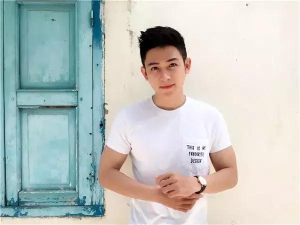 越南一军官因长相帅气走红网络,颜值不亚于当红明星 越南一军官因长相帅气走红网络,颜值不亚于当红明星