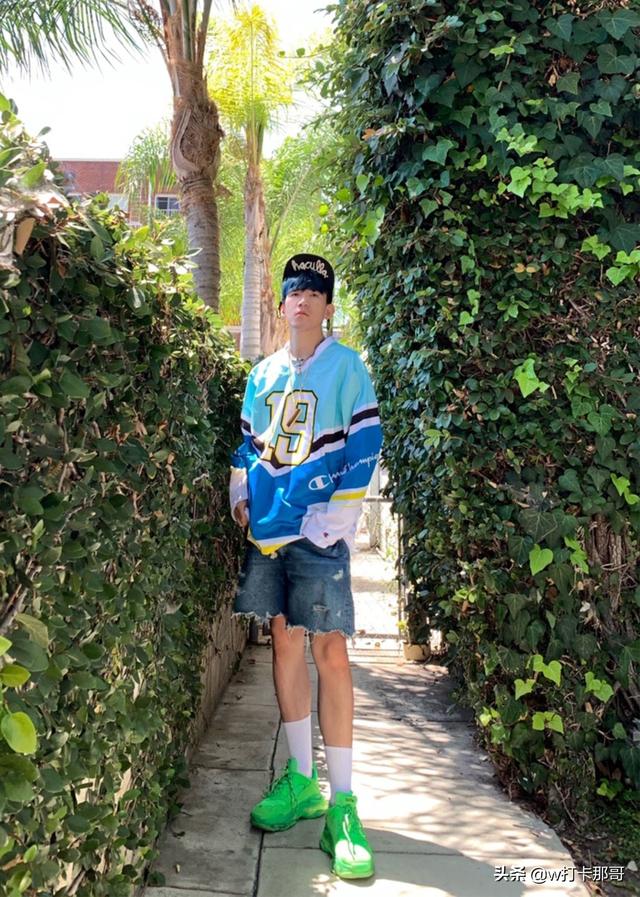 小狼狗摄影师镜头下的帅哥们,一个帅过一个,都可称天菜男神 小狼狗摄影师镜头下的帅哥们,一个帅过一个,都可称天菜男神