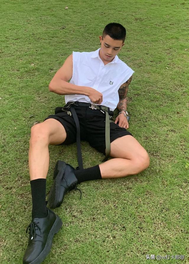 小狼狗摄影师镜头下的帅哥们,一个帅过一个,都可称天菜男神 小狼狗摄影师镜头下的帅哥们,一个帅过一个,都可称天菜男神